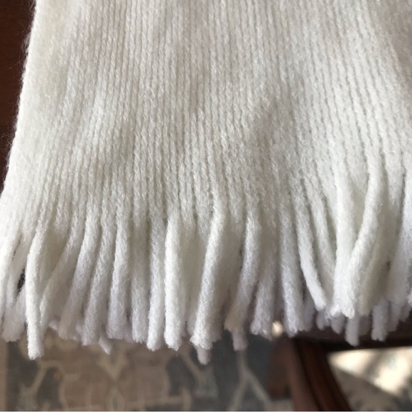 2 Calvin Klein Scarves.. New Without Tags.. very soft.. could be for woman, man - Picture 4 of 4